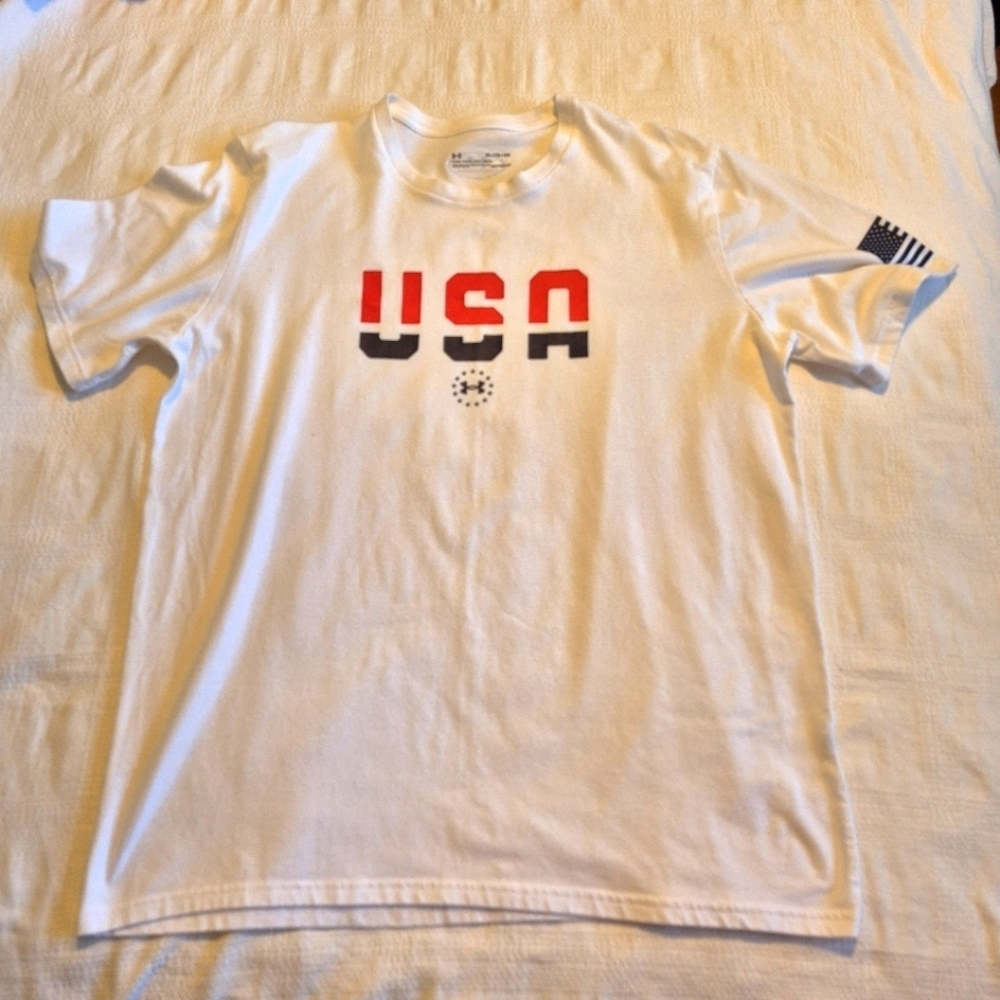 Under Armour mens's size XL loose fitting white short sleeve shirt USA logo GUC